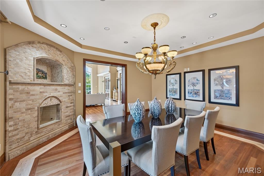 Country Hill Manor - Residential