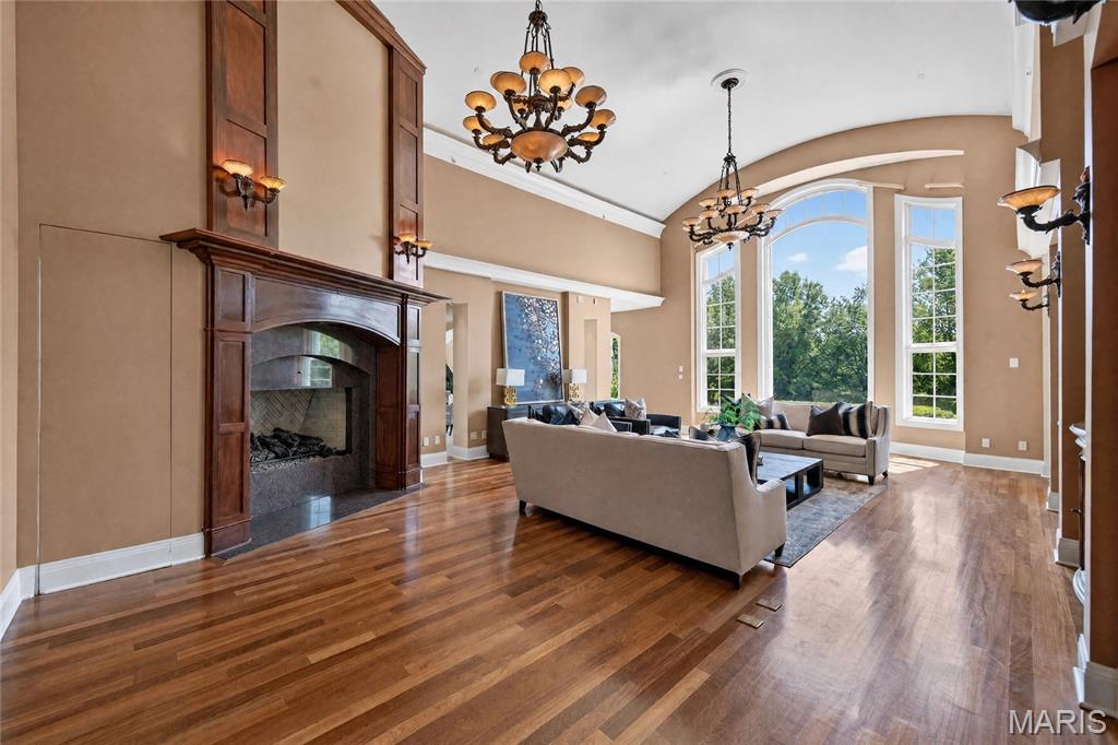 Country Hill Manor - Residential