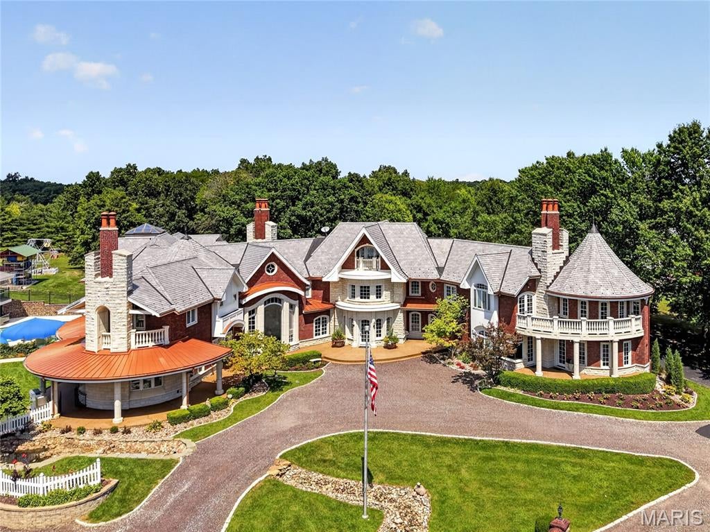 Country Hill Manor - Residential
