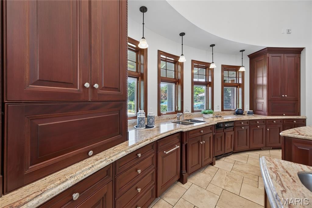 Country Hill Manor - Residential