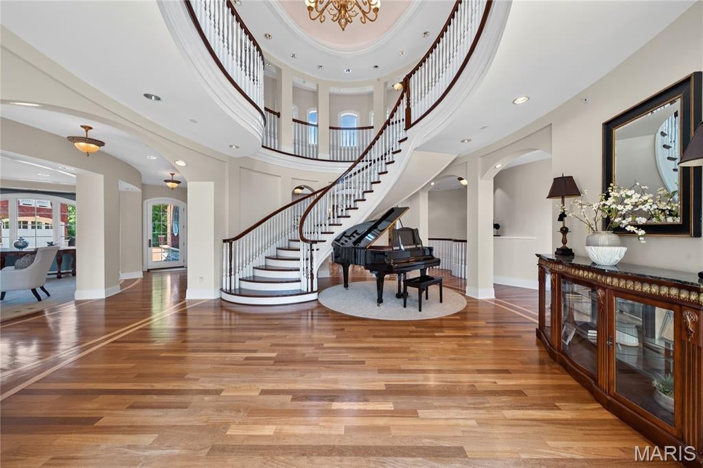 Country Hill Manor - Residential