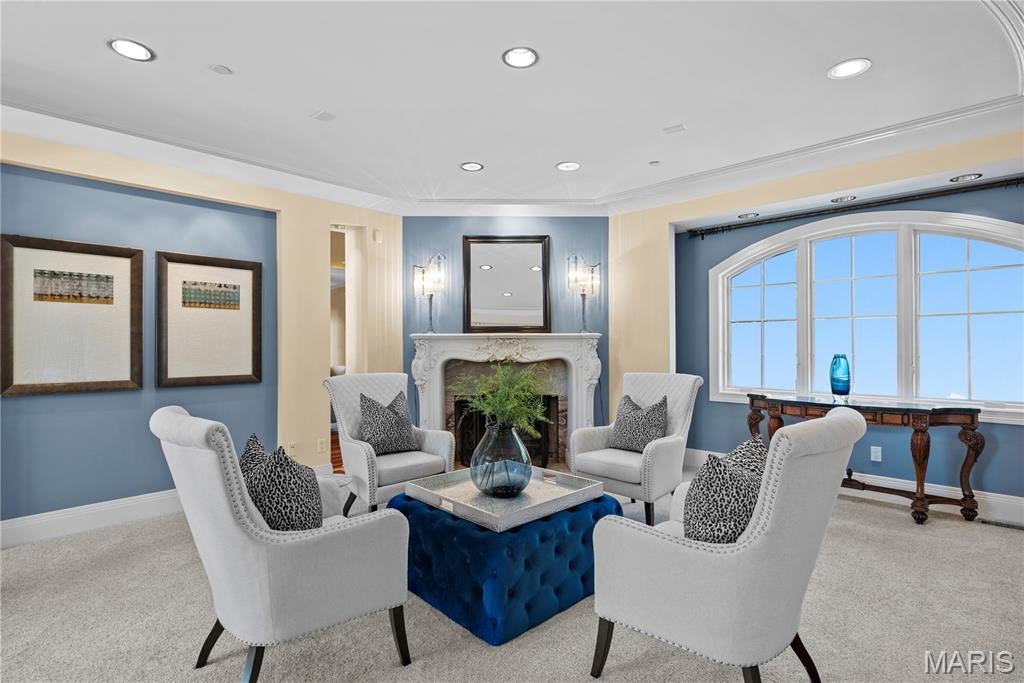 Country Hill Manor - Residential