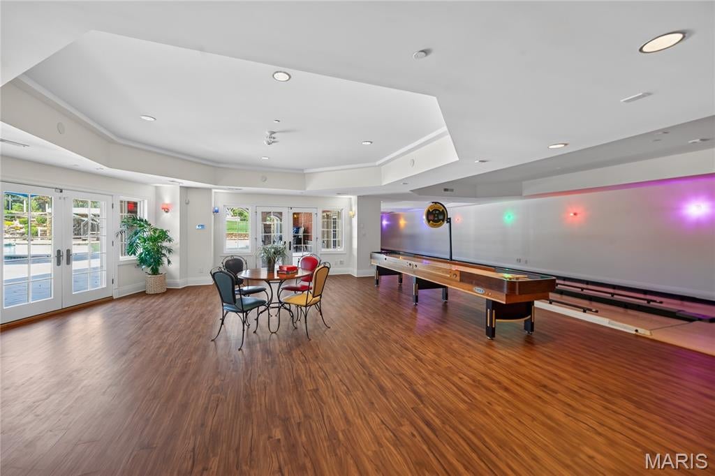 Country Hill Manor - Residential