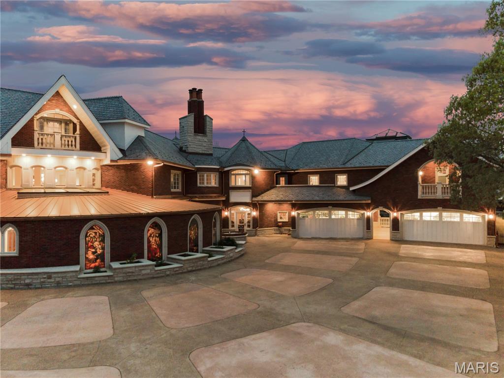Country Hill Manor - Residential