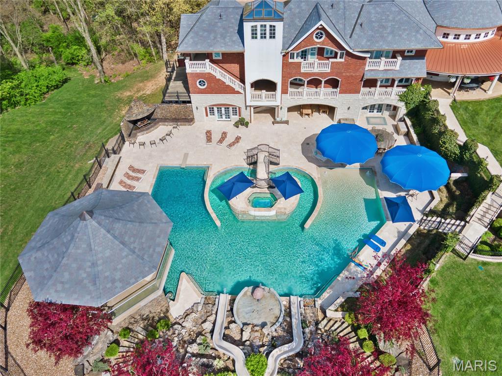 Country Hill Manor - Residential