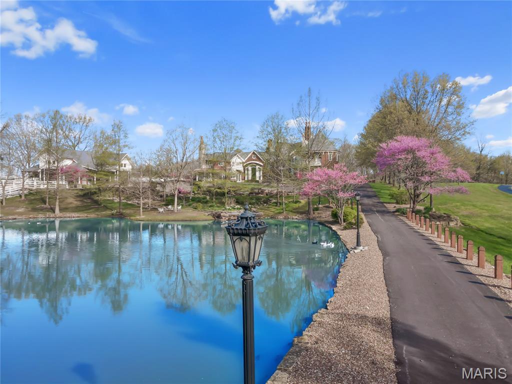 Country Hill Manor - Residential