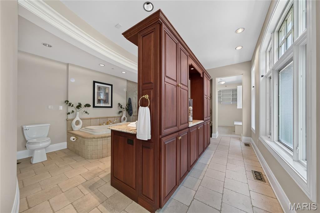 Country Hill Manor - Residential
