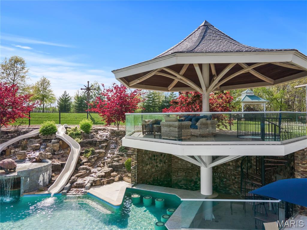 Country Hill Manor - Residential