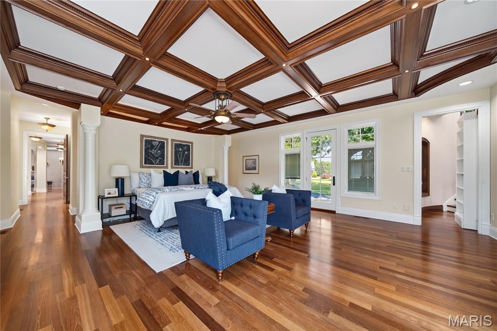 Country Hill Manor - Residential