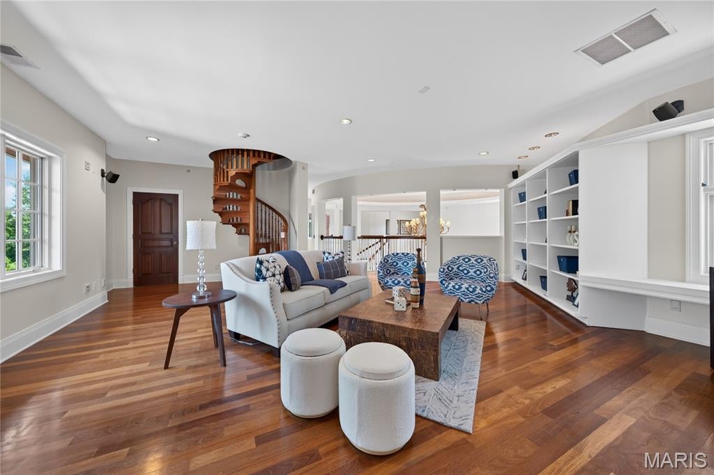 Country Hill Manor - Residential