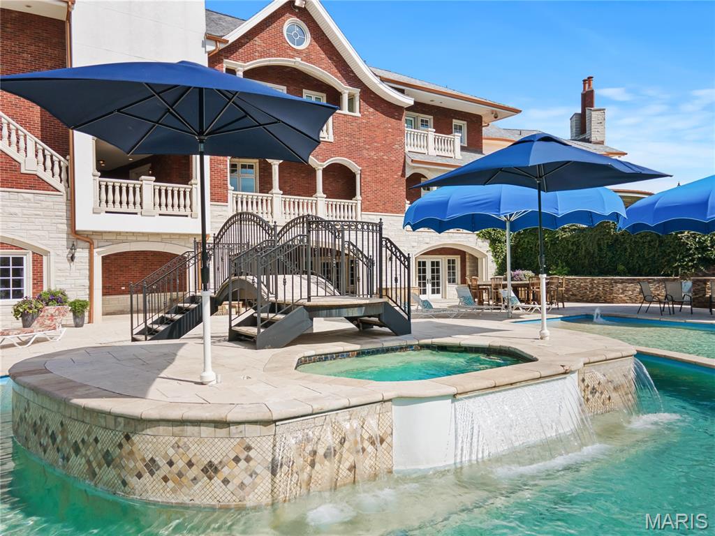 Country Hill Manor - Residential