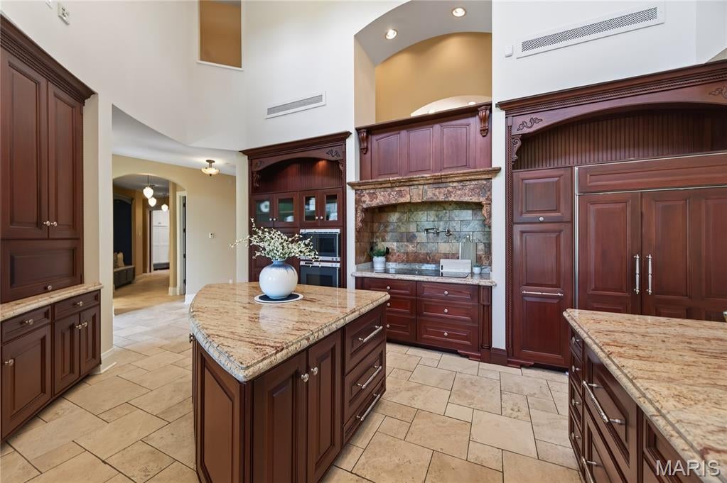 Country Hill Manor - Residential