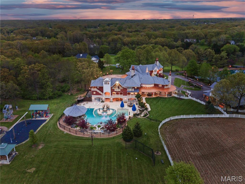 Country Hill Manor - Residential