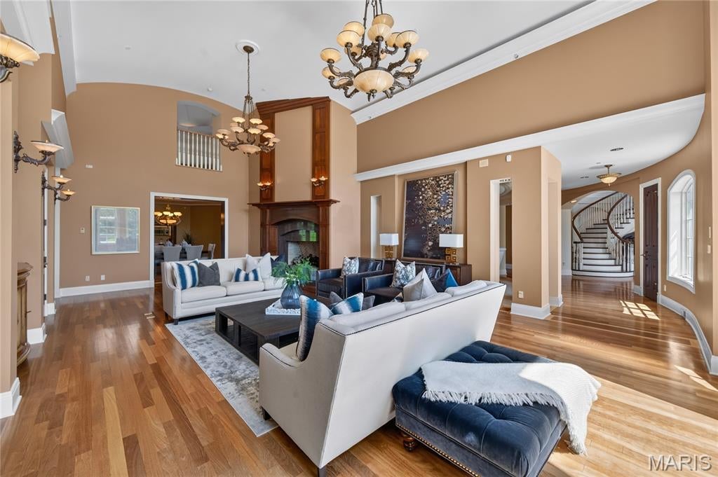 Country Hill Manor - Residential