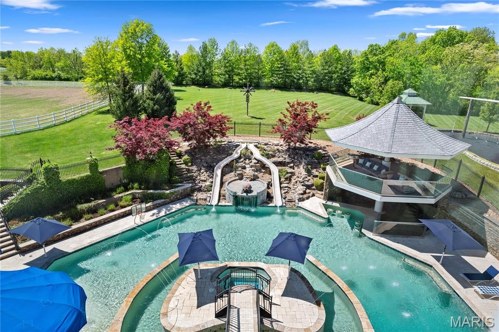 Country Hill Manor - Residential