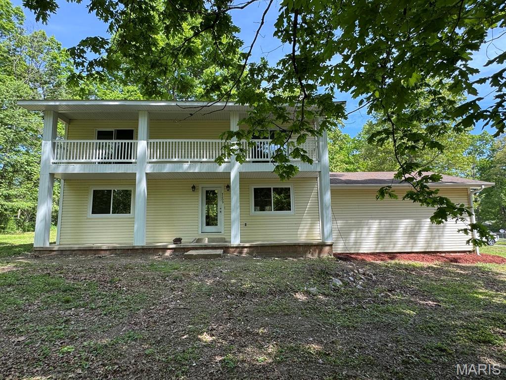 Looking for a home that’s already been updated?



Check out this 4-bed, 3-bath beauty in Batson Subdivision! It’s been fully remodeled with new flooring, bathrooms, fixtures, fresh paint, updated kitchen cabinets, and brand-new appliances so you can move right in without the hassle.

Sits on over an acre, giving you plenty of space to enjoy, plus a cozy fireplace in the living room for those relaxing nights.

Great location close to town, but still with that little extra room to spread out.