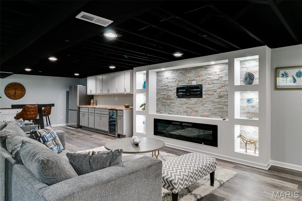 Maple Crest 1 - Residential