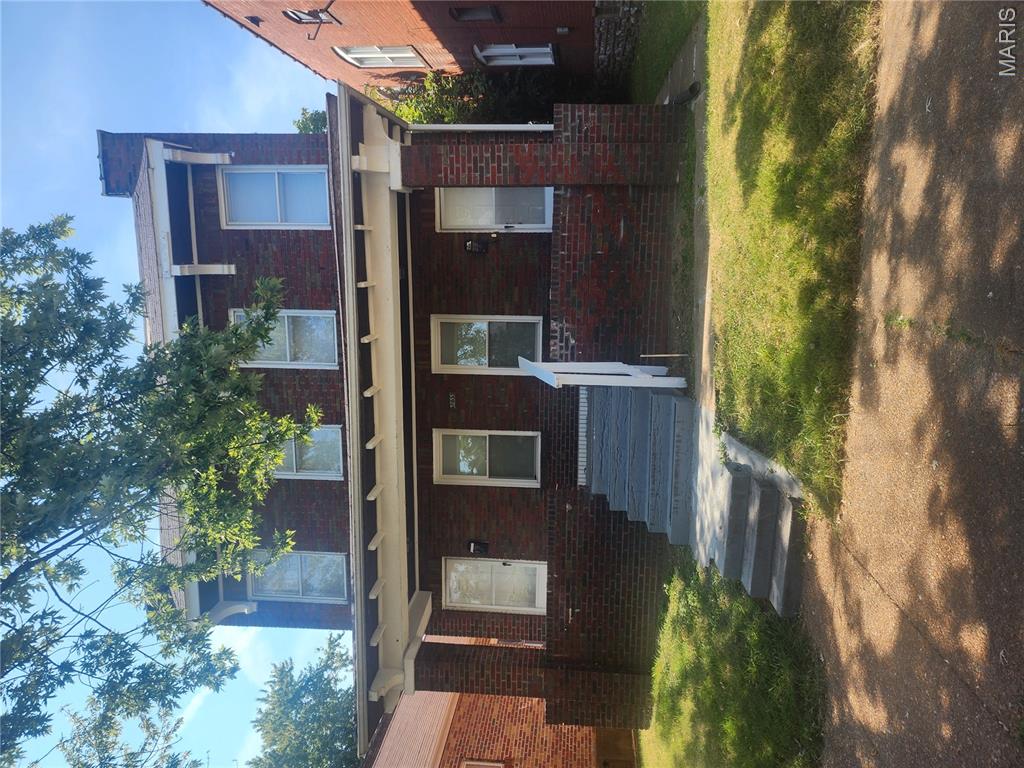 This unique and charming 2 bed 1 bath is on a quiet block close to the vibrant Cherokee Street and Grand Avenue. Generously sized this freshly painted unit has many updated including a relined sewer lateral, a new 200 amp electrical panel, new flooring, a new roof, and upgrades to the HVAC system. Featuring historic woodwork and archways.