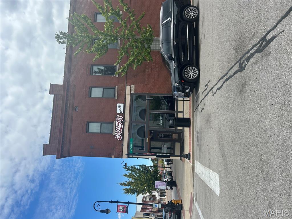 Collinsville - Commercial Sale