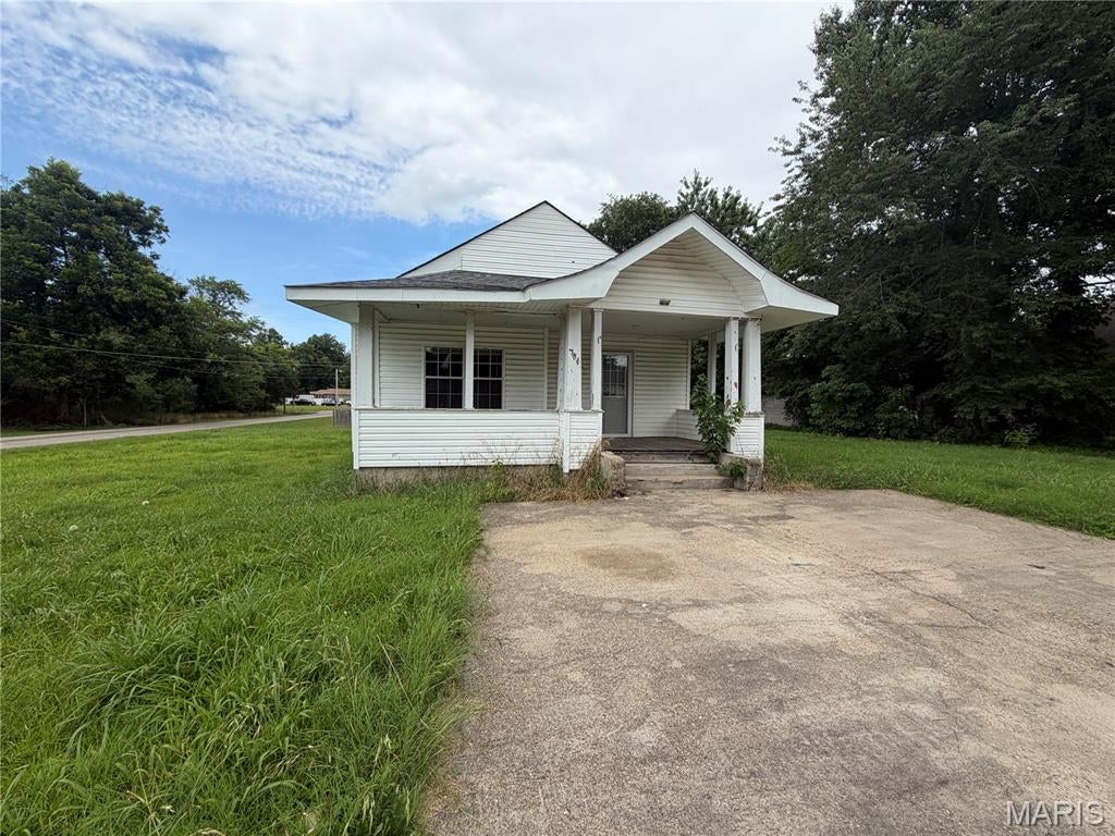 Charming 2 bedroom- 1 bath home offering 1,031 sqft of living space on a nice corner lot! Bulit in the 1940s, this home blends character with convenience and features a bonus room that provides extra space for a home office, playroom, or additional living area. Enjoy being just minutes from all the local restaurants and parks, making it easy to take advantage of everything the area has to offer.  A new roof installed in 2020 adds peace of mind for years to come. Whether you're looking for your first home, downsizing, or searching for investment opportunity, this property has plenty of potential and a great location.