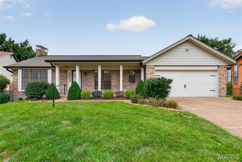 Ranch home, on cul-de-sac, in the heart of South County!  This well  cared for all brick home is looking for its 2nd owner. Upon entering you will notice a guest closet, a formal dining room with crown molding, plenty of filtered daylight, great for entertaining. The huge great room has vaulted ceilings, a brick masonry gas fireplace, and built-ins complete with a wine rack. There are plenty of well maintained kitchen cabinets and ample counter space for prepping. Off the breakfast room walk out to the sizable wooden deck which overlooks the large fenced in back yard. Back inside to the bedrooms, this home offers a huge master bedroom suite complete with dual sinks, and shower. The home has been freshly painted throughout and new 2" faux wood blinds installed, all carpets have been cleaned. There is a main floor laundry room. The unfinished lower level is awaiting your finishing touches!  Don't miss out on this opportunity. This one won't last, make your appointment today!