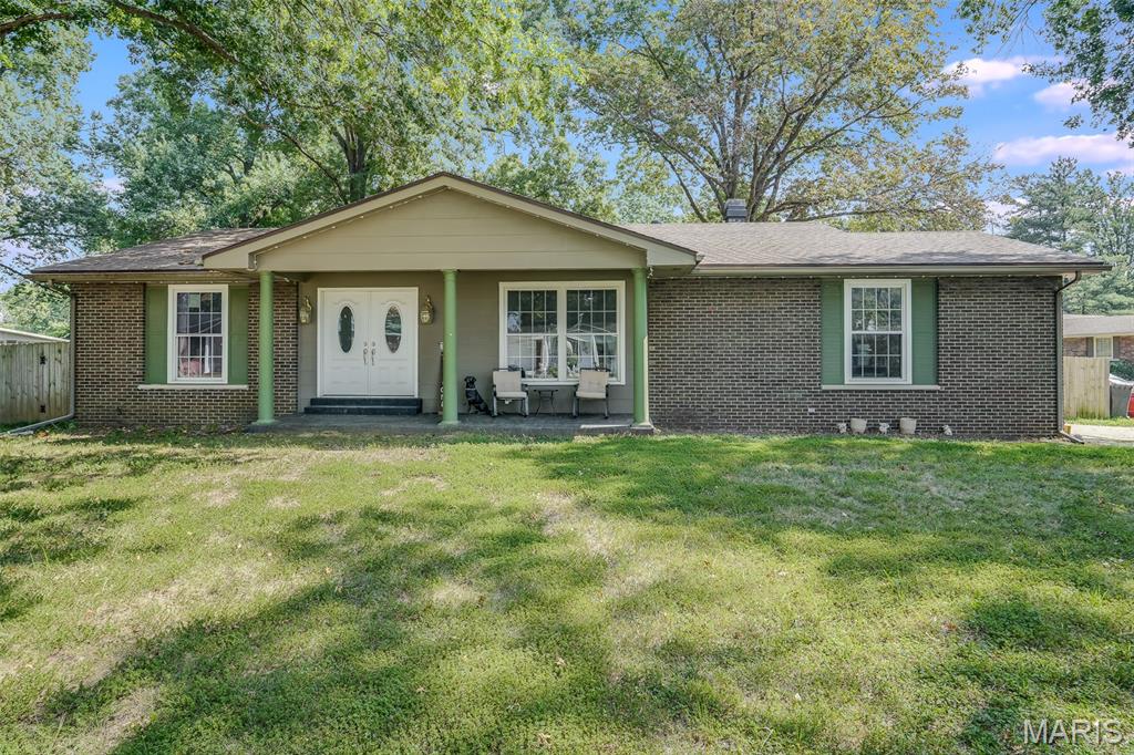 Nice, roomy ranch on a large, almost half acre corner lot in the desirable River Aire Subdivision in Godfrey, awaiting your personal touches to make it your home.  Three bedrooms and two baths, on the main level with large kitchen and living room welcome family and friends easily, and can easily extend out to the patio just off the kithen.  Lower level includes a large family with a pool table that stays with the home, a bonus room, a third bathroom, and plenty of storage.  Updates include new roof in 2026, main floor bathroom in 2026, basement bathroom 2022, basement waterproofed 2020, pprivacy fence 2022, garage door and opener 2025, and new living room carpet 2026.  Sellers are providing 2-10 home warranty.  





Seller is offering a 2-10 Home Warranty.  Seller will pass occuppancy.  Buyer/buyer's agent to to verify all data.