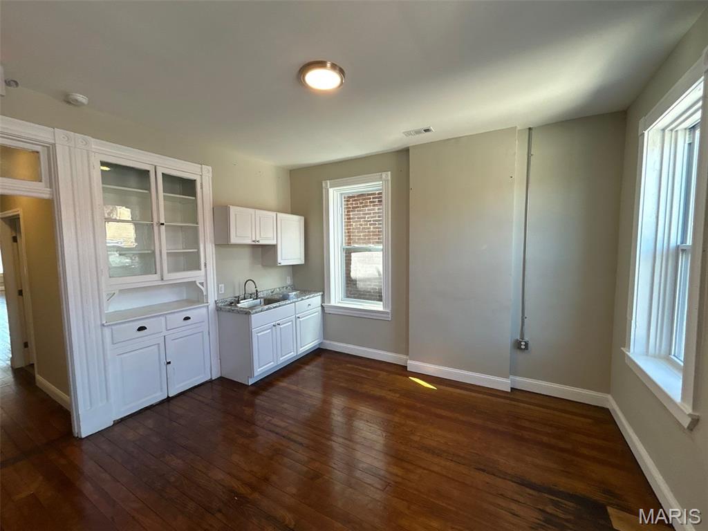 St Louis Commons Add - Commercial Lease