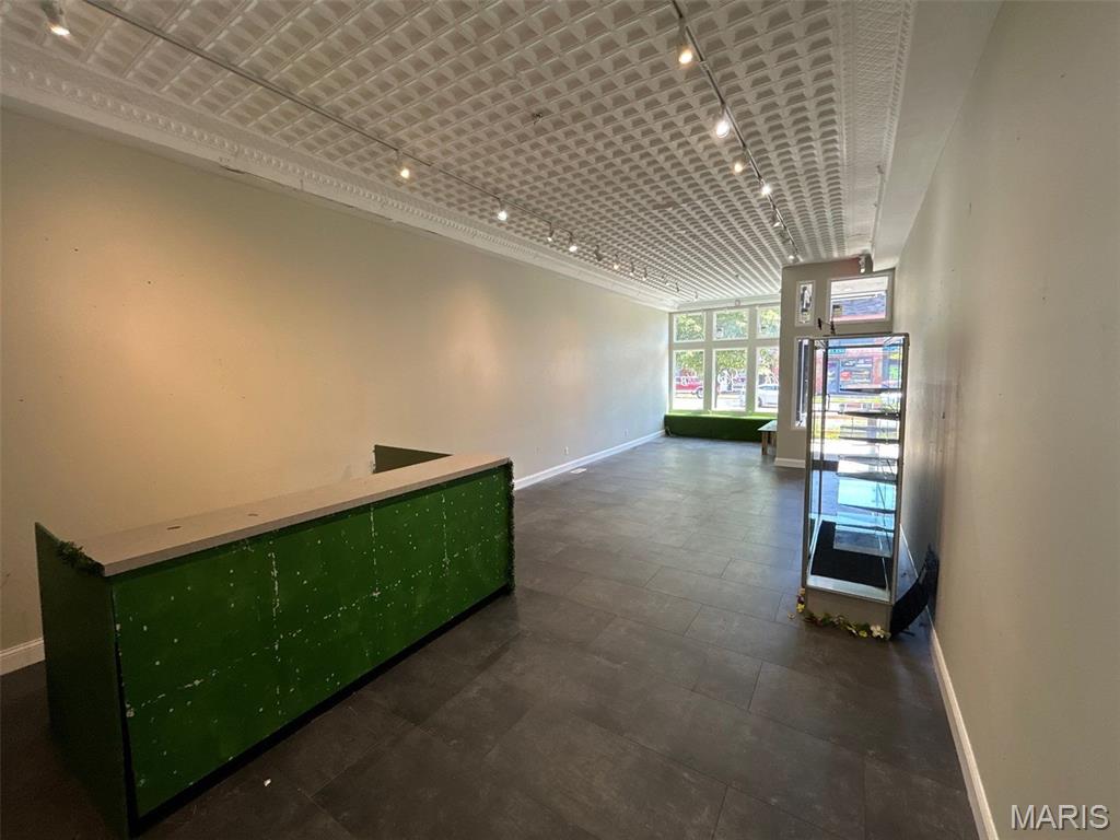 St Louis Commons Add - Commercial Lease