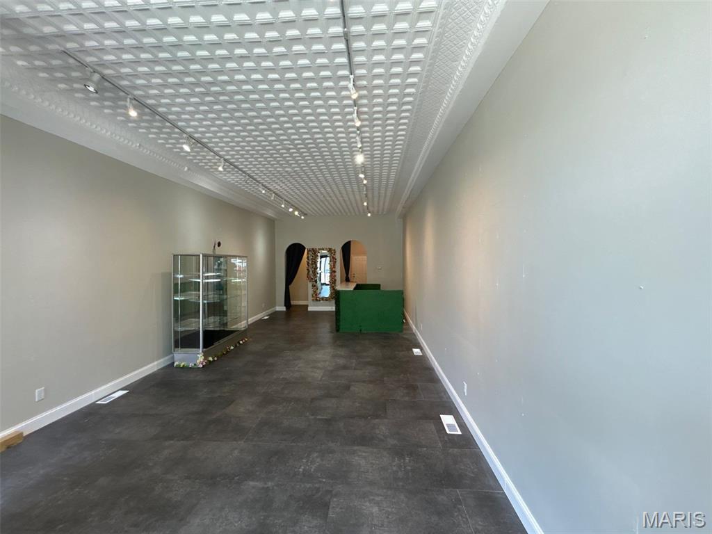 St Louis Commons Add - Commercial Lease