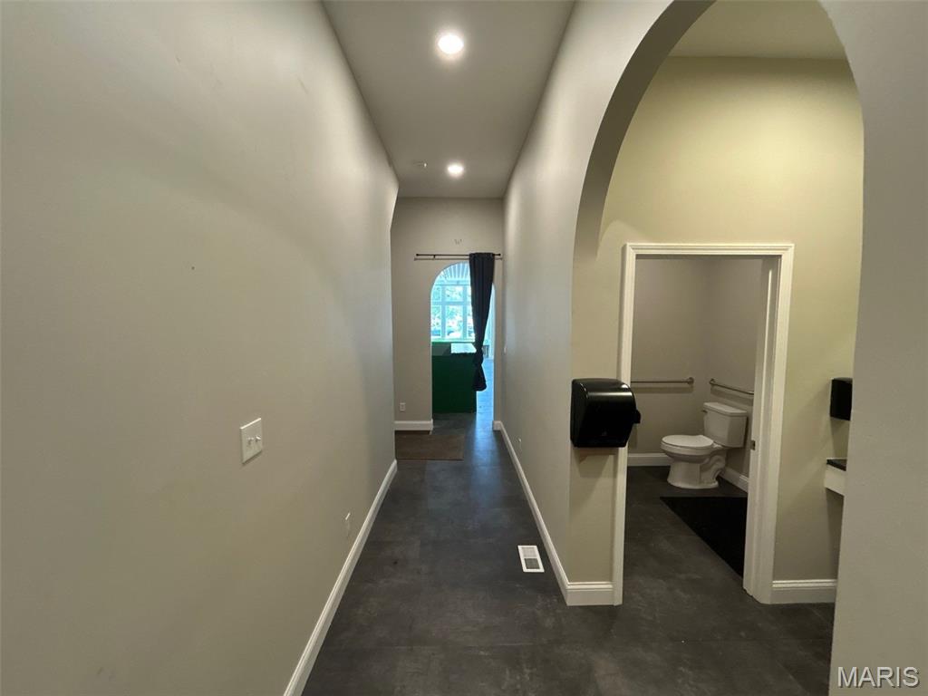 St Louis Commons Add - Commercial Lease
