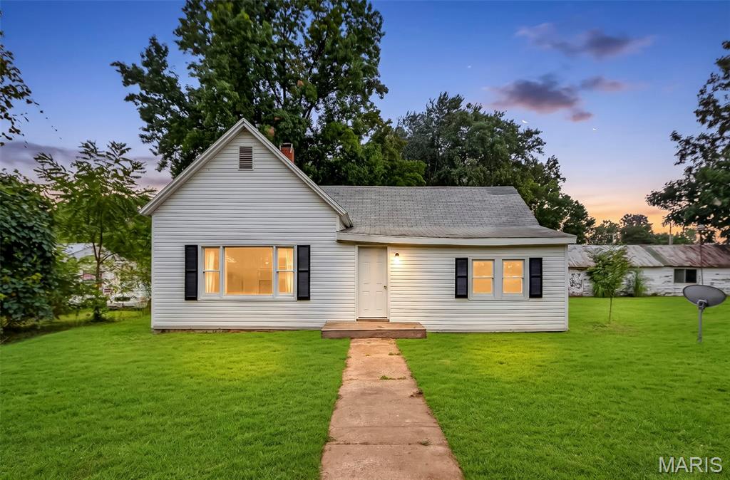 Nice 3-bedroom, 1-bath, 1512 sq ft home located in Clarksville.  Several projects in the home have recently been completed and updated.  A huge feature of this listing is the large lot included.  This lot leaves room for an additional home to be built, a new shed, or leave it as a large yard.  Within the home, you will find 3 bedrooms that could suit many needs.  A nice-sized kitchen and family room to round out the house.