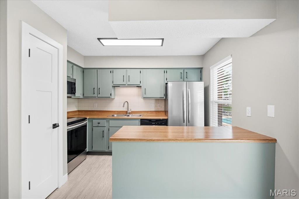 St Peters Condos Ph4 - Residential Lease