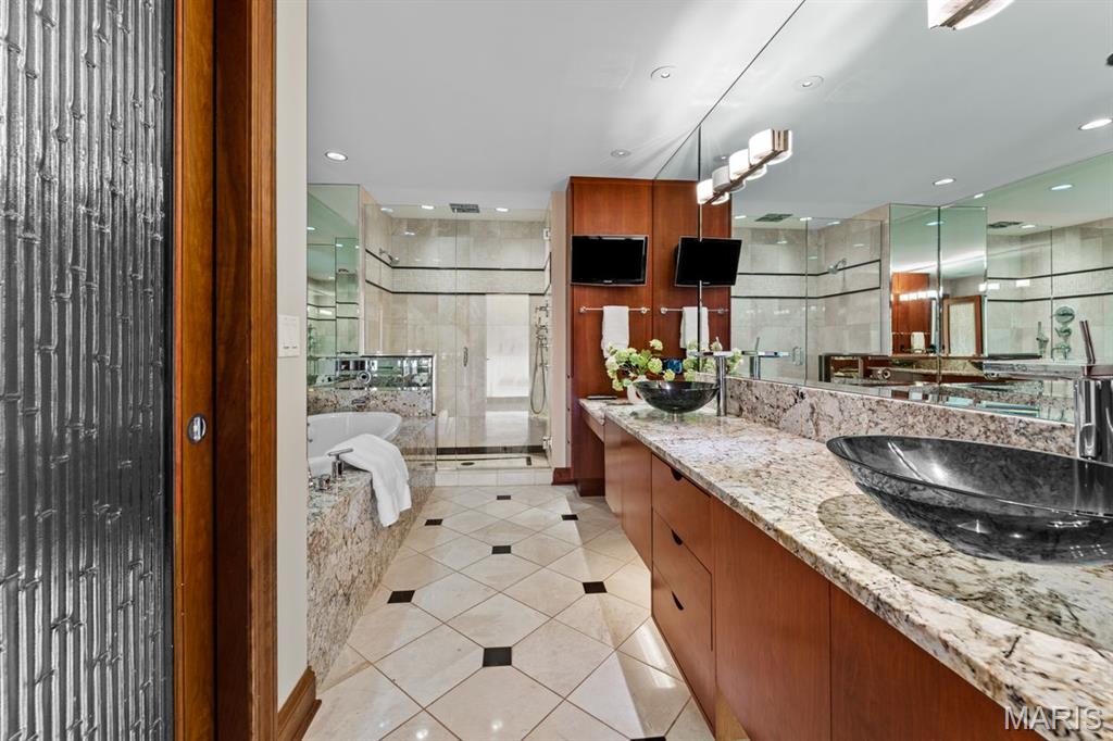 Park Plaza Residential Condo - Residential