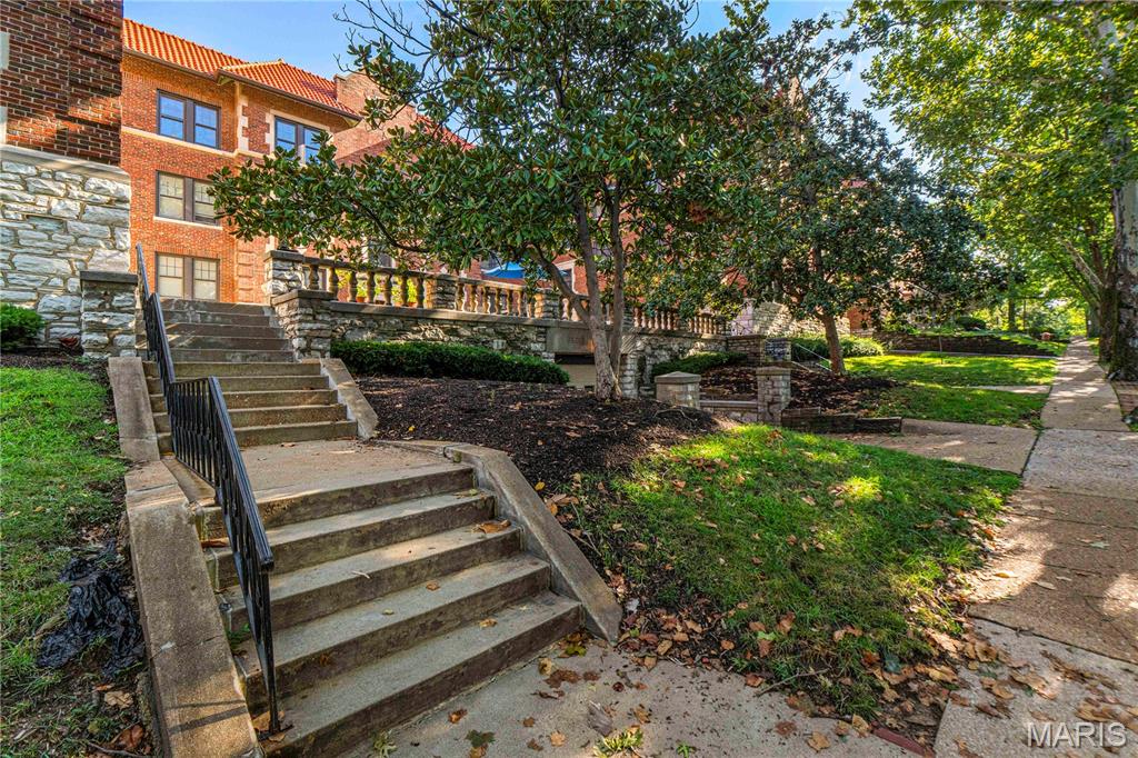 Blue Ridge Court Condo The - Residential
