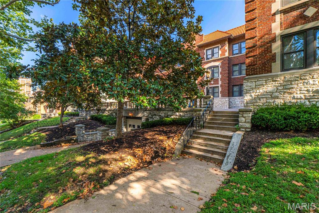 Blue Ridge Court Condo The - Residential