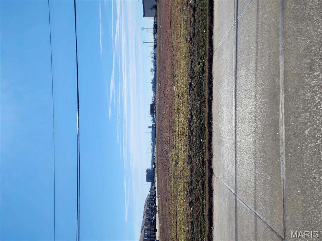 Over 2.5 acres of commercial property located in the heart of Sikeston's booming retail and hospitality area.  Just a block from Wal-Mart Supercenter, 2 new hotels, shopping and restaurants, and a half mile to the intersection of US Highways 60 & 61.  This is a premium location at an outstanding price.