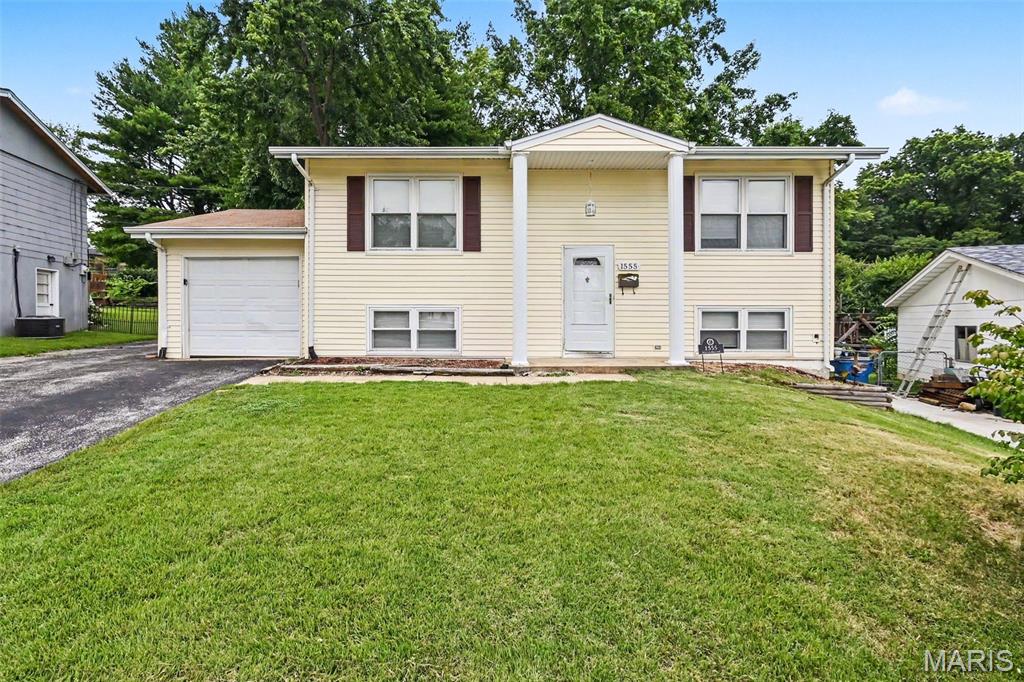 Welcome to this beautiful 3-bedroom, 2-bathroom home located in the desirable Ville Maria neighborhood.

Step inside to experience a sought after floor plan that highlights comfortable, yet modern living. The kitchen boasts modern updates, including sleek granite countertops and stainless steel appliances. The main level houses 2 of the bedrooms while the finished basement offers an additional secondary bedroom and living space. 

Outside, you will find a south-facing exterior, a 1-car attached garage, and a fully fenced-in backyard that offers privacy for outdoor activities.

The location is exceptionally convenient, situated just around the corner from local shopping and offering easy access to Highway 270 for an easy commute.

Schedule your private showing today!