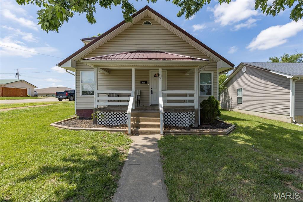 Tucked away in Desloge, this charming 3 bedroom, 2 bathroom home offers the perfect blend of comfort, convenience, and style! With newer updates throughout, this home is move-in ready and full of warmth from the moment you walk through the door. The layout of this home is perfect- spacious living spaces with private bedrooms and bathrooms. Conveniently located close to schools, shopping, and everyday conveniences, you’ll love the ease of living this location provides. Outside, the spacious backyard offers plenty of room to relax, entertain, or play, while the detached garage and alley access add extra functionality and convenience. This gem is one you won’t want to miss!