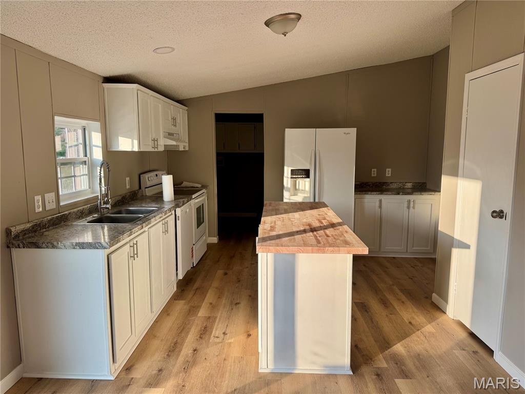 Shelter Mobile Manor - Residential