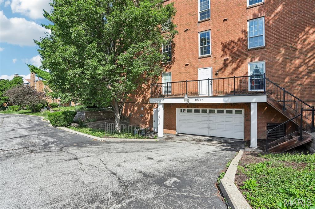Manor Condo At Oxford Hill The - Residential
