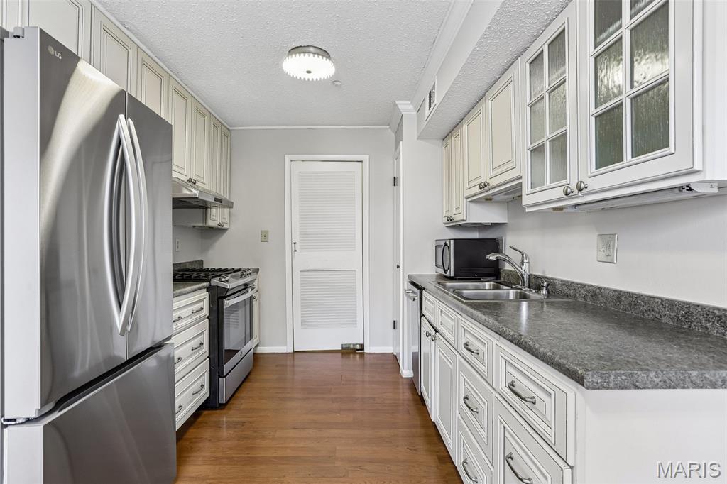 Manor Condo At Oxford Hill The - Residential