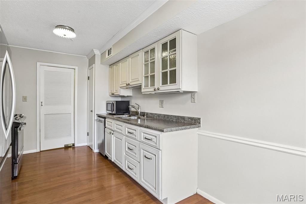 Manor Condo At Oxford Hill The - Residential