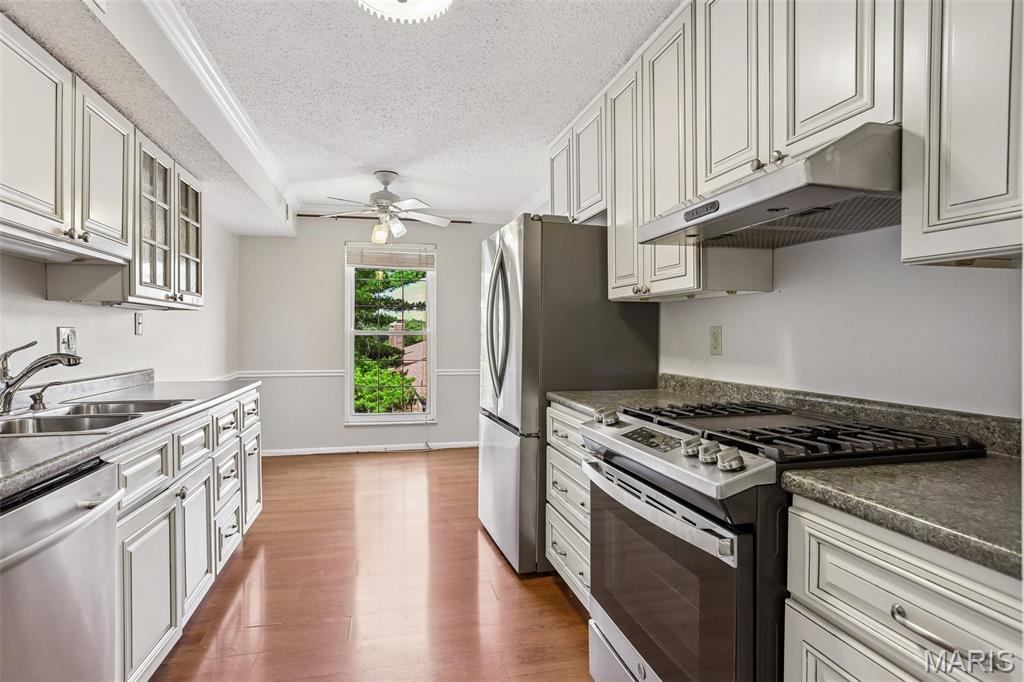 Manor Condo At Oxford Hill The - Residential