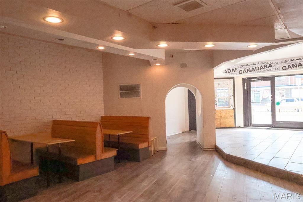 Gravois Loughborough Add - Commercial Lease