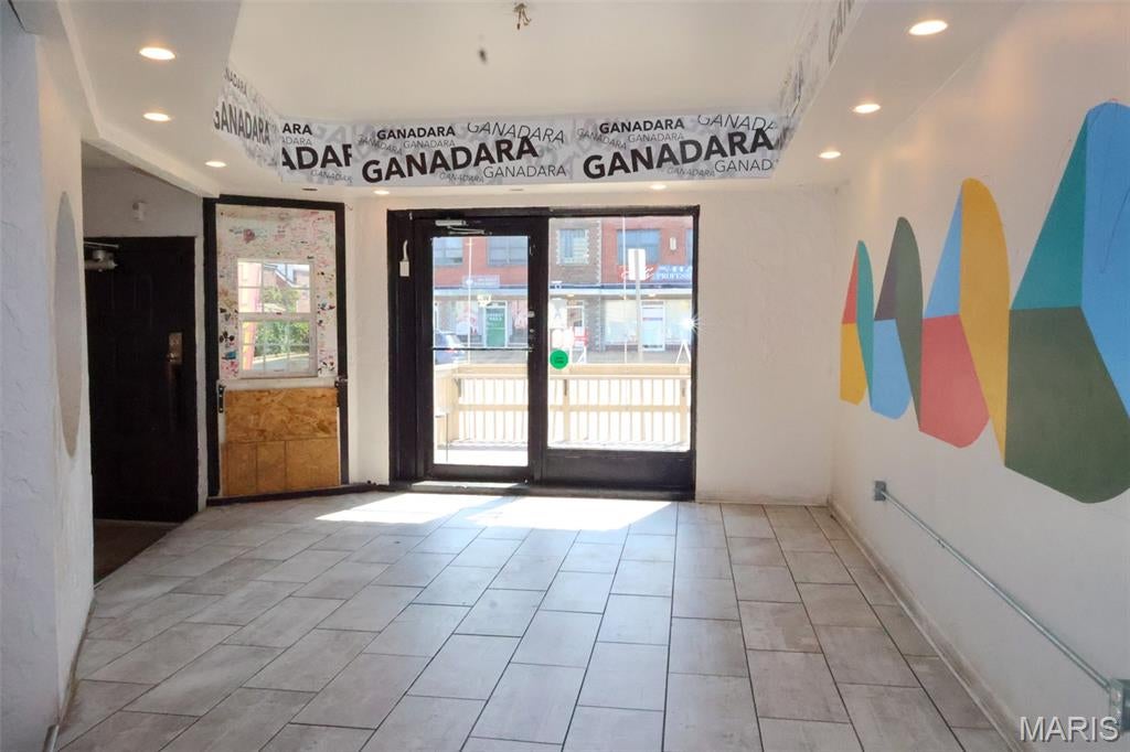Gravois Loughborough Add - Commercial Lease