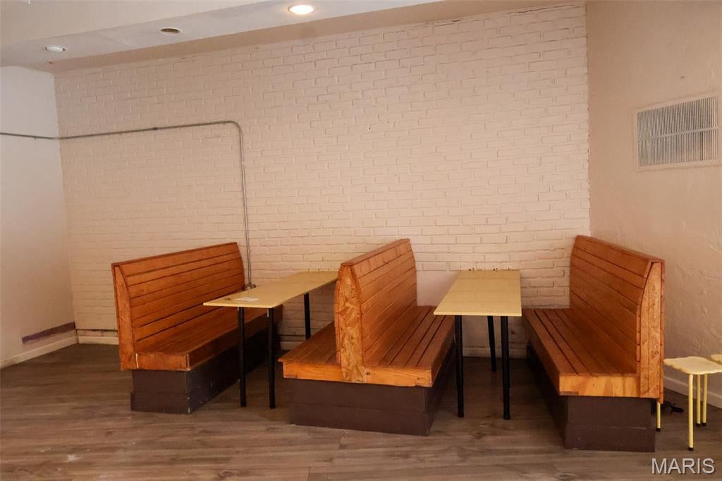 Gravois Loughborough Add - Commercial Lease
