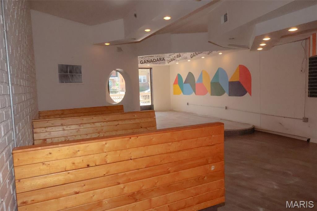 Gravois Loughborough Add - Commercial Lease