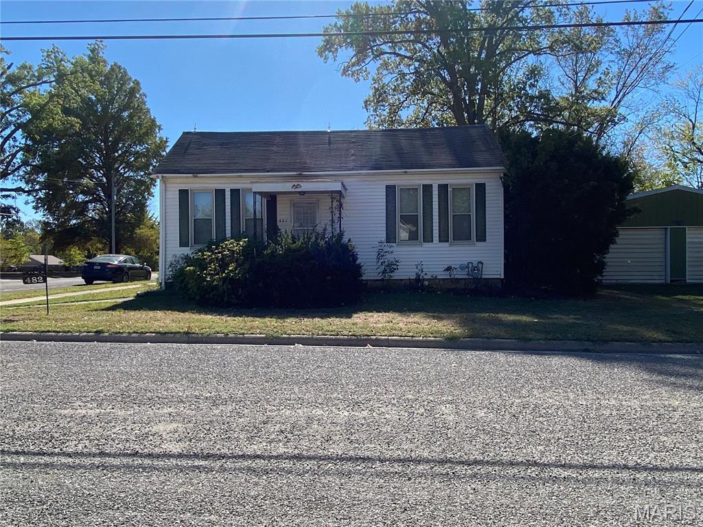 A very convenient and desirable location just a short distance to public golf course, swimming pool, park and downtown Nashville. This is a large site with frontage on 3 sides. Concrete curb and sidewalk, street on 3 sides, street to street 2 corner location. Two-bedroom, 1 bath home with detached garage 24' x 30' with concrete floor. There are 3 additional single-family structures on this site which have been vacant with utilities off for a number of years. Sellers may consider a division of the property. This an excellent opportunity to purchase a good location in Nashville with a sizeable area of land.