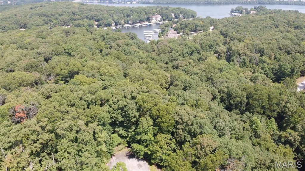 Discover the perfect blend of privacy, nature, and world-class recreation with this exceptional wooded lot just minutes from the prestigious Porto Cima Golf Club. Nestled in a serene setting of mature trees, this property offers a peaceful escape while still being close to all the amenities that make Lake of the Ozarks a premier destination.
Whether you envision building your dream home, a vacation getaway, or an investment property, this lot delivers both convenience and seclusion. Enjoy quick access to championship golf, a top tier lake for boating and fishing, and dining and entertainment options the area is famous for. With its wooded acres, you’ll have the perfect backdrop for your home, offering year-round beauty and a sense of unmatched privacy.