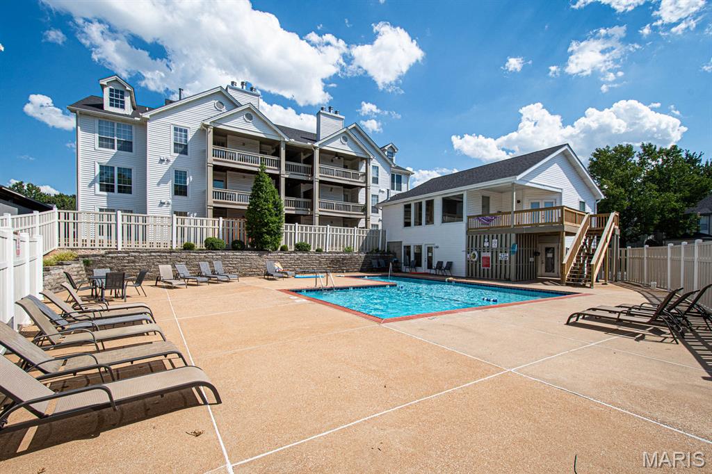 Spring Hill Farm Condo 22nd - Residential